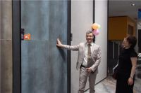 凭借积极进取的产品战略，狮王陶瓷与世界顶级釉料公司意大利卡洛比亚釉料公司达成长期战略合作