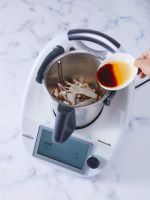 小美料理机堪称“最美”料理德国大厨！