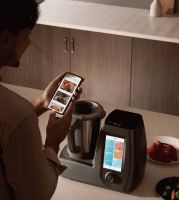 小夏做菜不怕热，天罗云厨房多功能烹饪，动动手指尽享世界美食