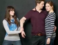 怎么起诉第三者破坏家庭，第三者造成的损失可以要求赔偿吗？