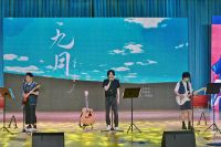 水木年华携手华北理工大学师生共同演绎《绽放如青春》