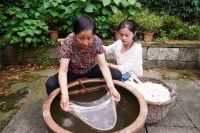 弘扬蚕丝被非物质文化遗产，江南古韵产业率先开展“以旧换新”活动