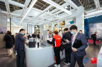 亚非墙布：渗透产品特色，布局营销策略