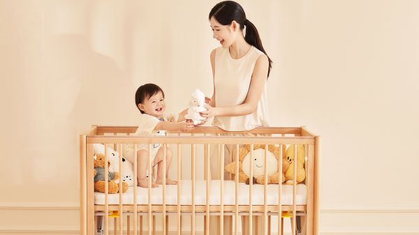 连续四年市场综合占有率第一，护童儿童学习桌椅品类优势明显