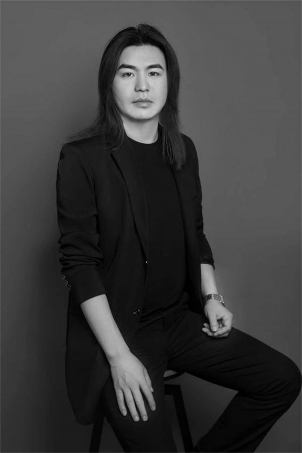 啊龙—红鉴奖联合发起人/评委推荐