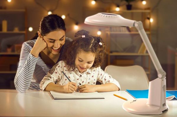 六一”国际儿童节│呵护眼睛就送孩子爱德华医生护眼灯