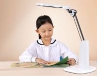 红光护眼灯 一种修护视网膜的护眼灯