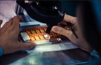 桥界科技精研OE-Optiz™光电转换引擎，只为光纤HDMI高保真