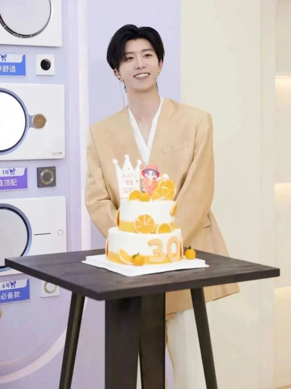 代言人范丞丞六一空降奥普直播间共庆生日，现场送福利太圈粉了！