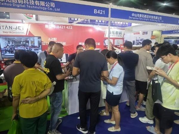 9.3-5义乌包装展火热进行中!泰拓数码水晶标打印机现场购机钜惠!