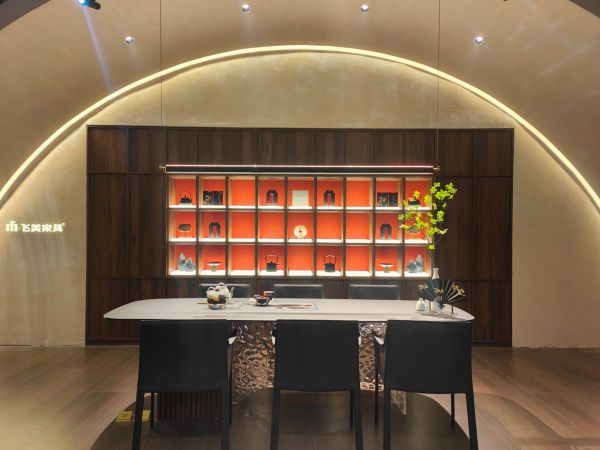 潮这儿看｜主编探展飞美家具，解锁色彩与交付的化学反应