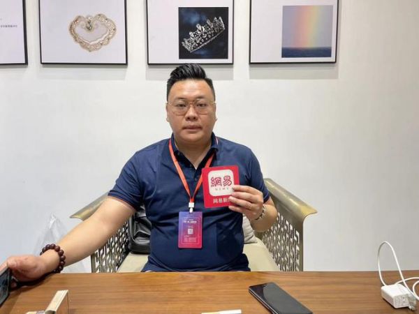 卡洛希陈立：珠宝工艺融入楼梯设计 引领家居新潮流