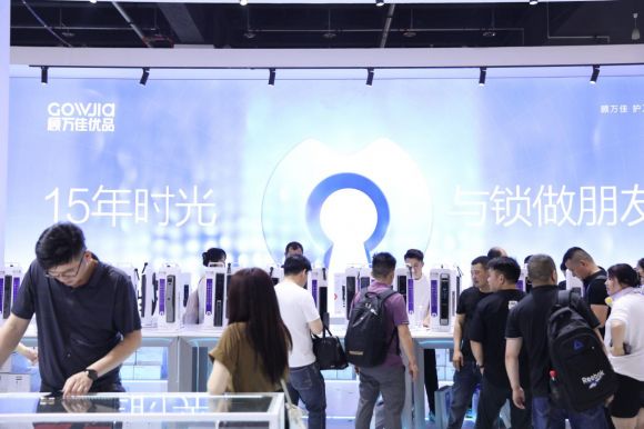 哇塞,向大力士发起挑战!顾万佳精彩亮相永康门展!