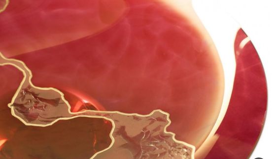 在玻璃的语言中，书写感知的诗篇