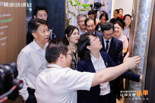 新明珠绿材携创新产品亮相2025佛山潭洲陶瓷展，领航绿色人居新未来