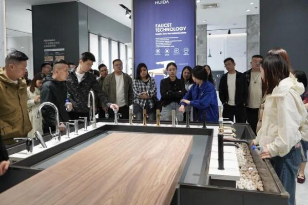 沉浸式探索！名匠精英设计师游学团走进惠达智造基地