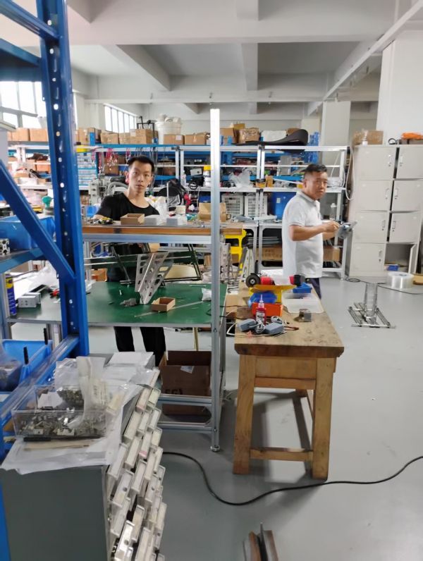 深圳市凯闳智能科技与柔盒（深圳）科技联合授权海口蜀风道法科技推出纯电动伺服折盒解决方案