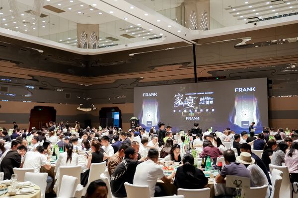 富兰克卫浴亮相2025KBC，以“时间的馈赠”主题诠释原创设计新高度