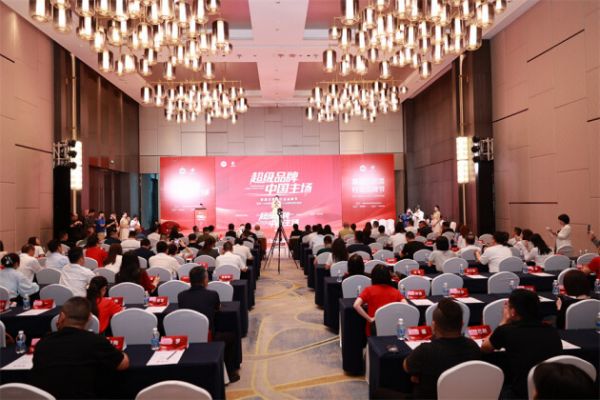 再添奖项！金巴利瓷砖荣获2025年度“陶瓷一线品牌”大奖