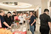 从三亚新品发布、清水湾店开业观行业趋势，嘉斯顿为经销商指三条发展明路