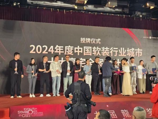 第九届龍承奖落幕:任鑫朦斩获“十大豪宅全案设计师奖”