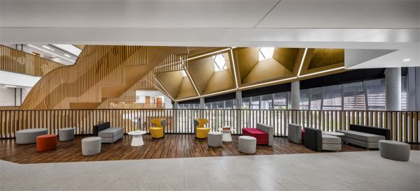 震旦家具ｘ知名高校,学术殿堂的“好搭档”