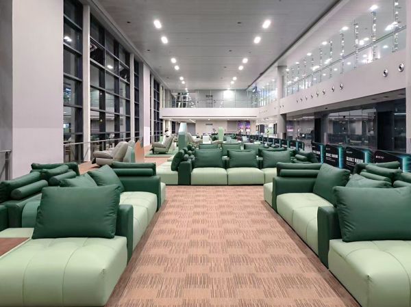 暑运“躺平”新体验！林氏家居“舒适岛”登陆浦东机场