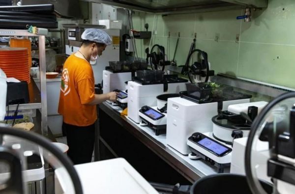 炒菜机器人“淘金潮”：科沃斯集团旗下添可食万或成行业“寡头”