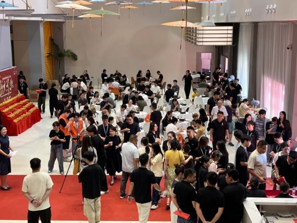 兔宝宝整家定制武林之星一号店开业完美收官！当天收定近900万！