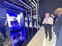 法国前足球运动员马克莱莱IFA展体验海尔厨电