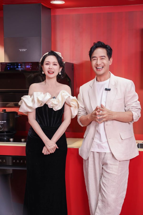 郭晓东程莉莎长沙直播大秀恩爱,智慧「瀞」厨房成婚姻保鲜秘籍