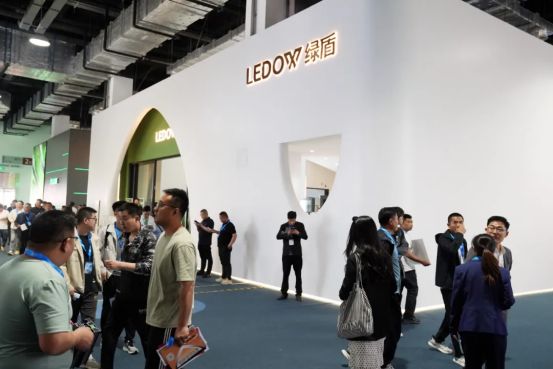 第19届中国(临朐)家居建博会盛大启幕,绿盾门窗惊艳亮相,首日热度引爆现场!