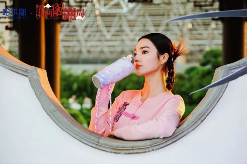 哈尔斯2025国潮首秀之夜:让国潮杯壶“走”进年轻生活