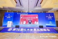 获“2025红木家具十大领军企业家”，李忠信红木董事长李忠信接受央视主持人采访