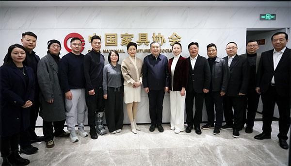 两会时间外的“红木声音”：李忠信的3月北京行，探讨行业的未来！