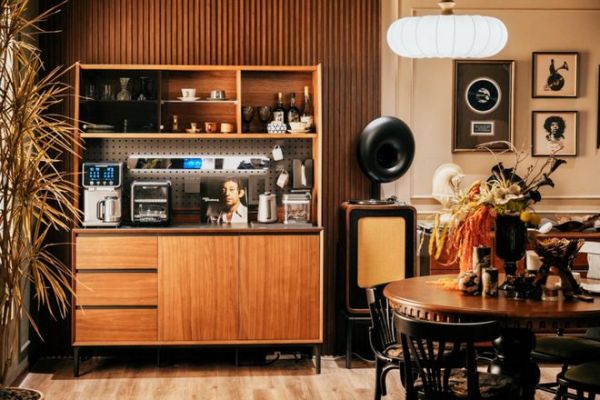 有屋 × 博洛尼梧影智能茶柜,亮相海尔AI全场景发布会