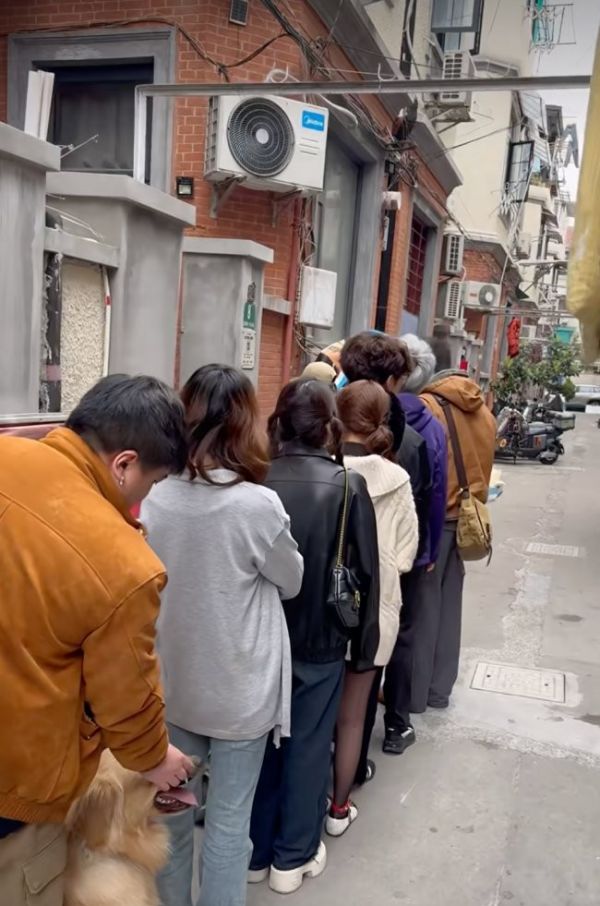 落在“民生”上的黑科技 A.O.史密斯相变电热水器挑战街头“接力洗”测试