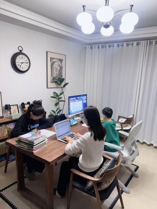 从“网红”到“长红”,泊逸书桌如何在小红书火了一年?