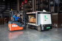 全球家居巨头宜家引入新石器无人车，用科技开启运输降本新途径。  近日，宜家中国官宣落地新石...