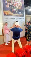 繁花映匠心 雅框承丹青｜王广范《繁花》画展，精致装框引市民争相打卡