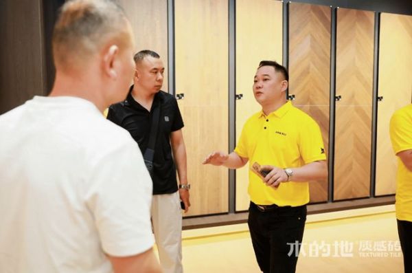 权威加冕，实力同行！木的地质感砖携手冠珠、东鹏获评2026陶瓷一线品牌