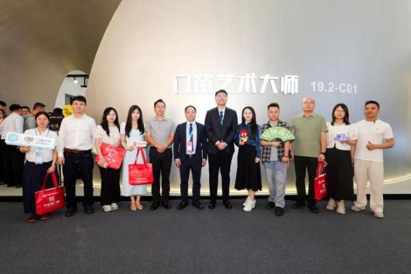 【直击建博会】轩尼斯门窗：双馆锚定新旧双赛道，航天基因重构门窗价值