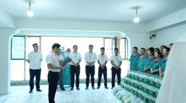 高温慰问送关怀，品质护航不掉线 | 智造家整装开展工地高温慰问行动