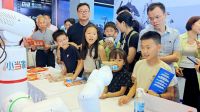 “丽阳小当家”赴英 家政机器人出海服务第一品牌 中国具身智能迈出进家服务出海第一步