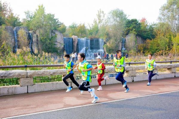“链家温榆河公园欢乐跑”开跑,500位跑者探索“体育+文旅“新路径